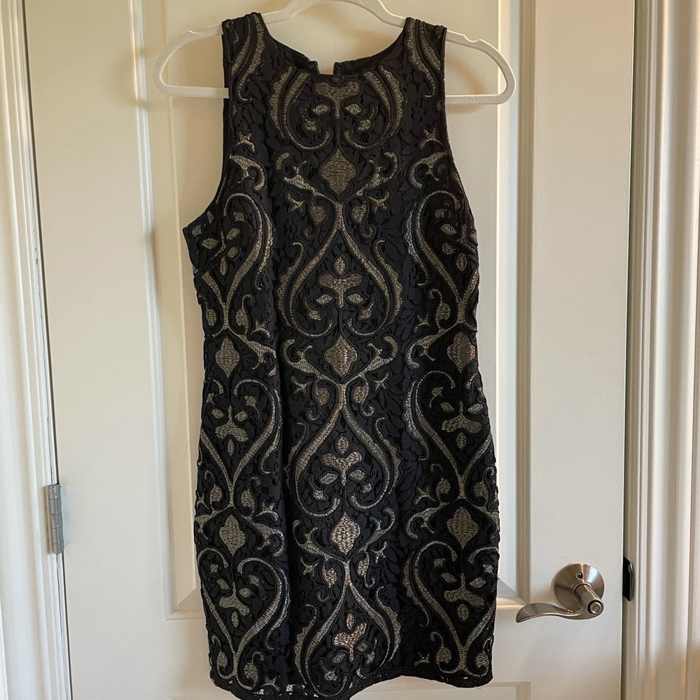 Women's Endless Rose appliqué dress